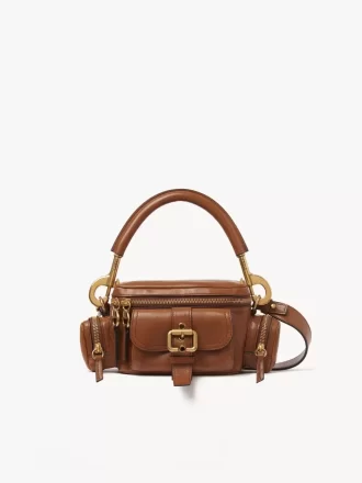 Bolso pequeño para cámara en piel brillante