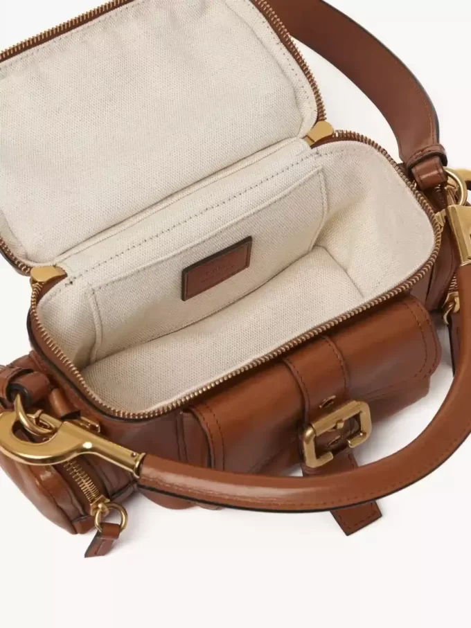 Bolso pequeño para cámara en piel brillante Bolso pequeño para cámara en piel brillante