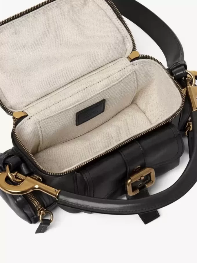 Bolso pequeño para cámara en piel brillante Bolso pequeño para cámara en piel brillante