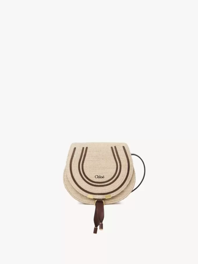 Bolso pequeño tipo sillín Marcie en fibras efecto rafia Bolso pequeño tipo sillín Marcie en fibras efecto rafia