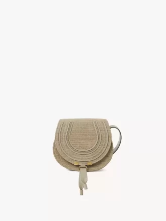 Bolso pequeño tipo sillín Marcie en fibras efecto rafia