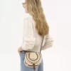 Bolso pequeño tipo sillín Marcie en fibras efecto rafia Bolso pequeño tipo sillín Marcie en fibras efecto rafia