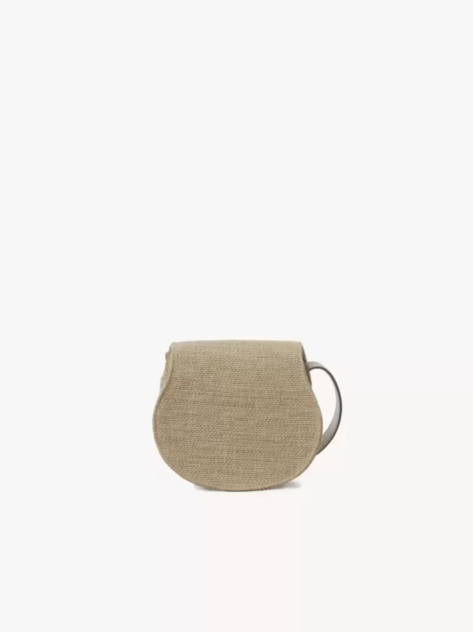 Bolso pequeño tipo sillín Marcie en fibras efecto rafia Bolso pequeño tipo sillín Marcie en fibras efecto rafia