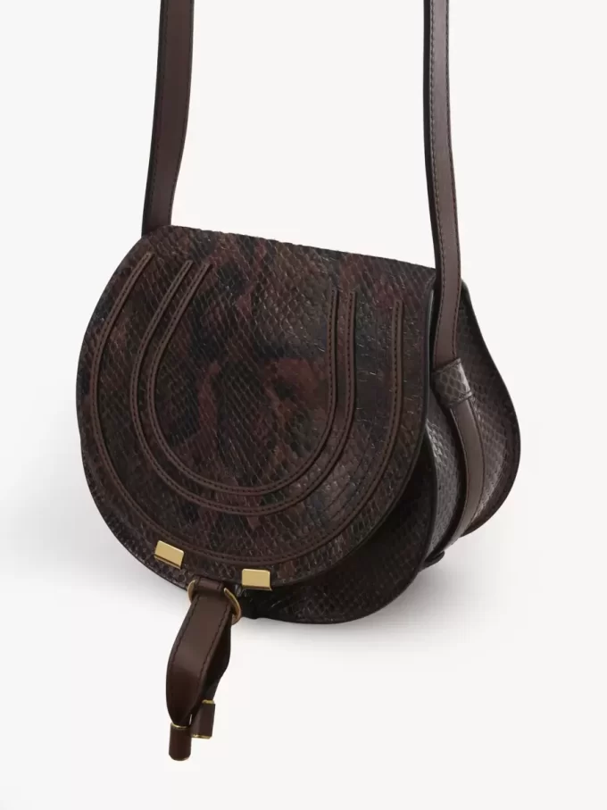 Bolso pequeño tipo sillín Marcie en piel efecto pitón Bolso pequeño tipo sillín Marcie en piel efecto pitón