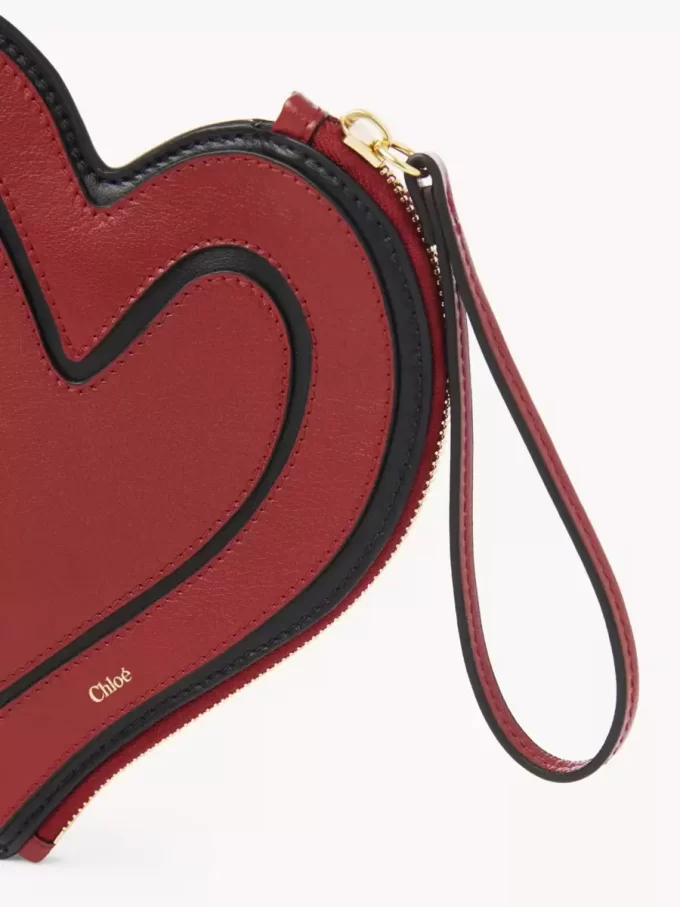 Bolso plano Chloé Symbols Heart de piel granulada Bolso plano Chloé Symbols Heart de piel granulada