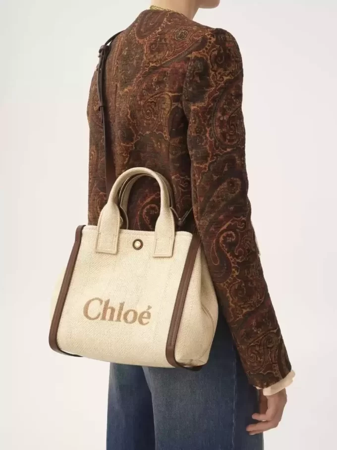 Bolso tote pequeño Chloé Carry en fibras efecto rafia