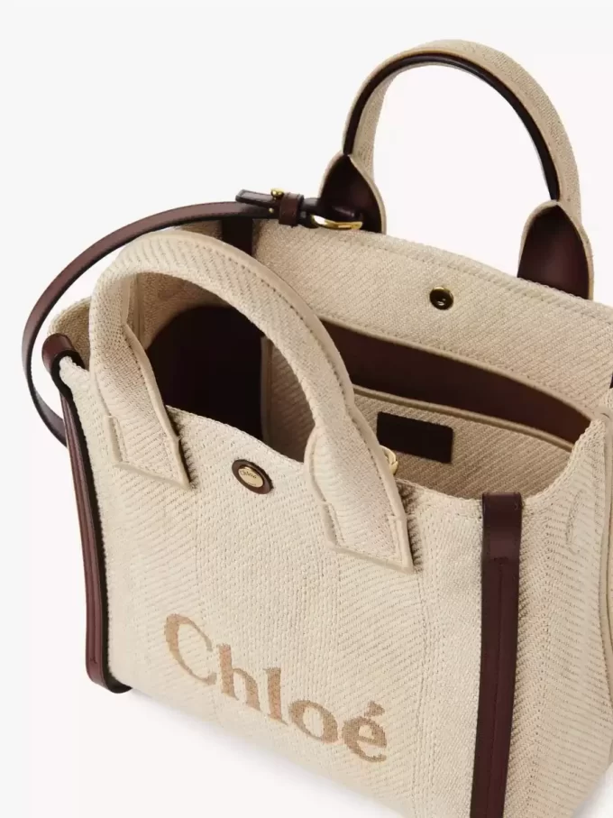 Bolso tote pequeño Chloé Carry en fibras efecto rafia