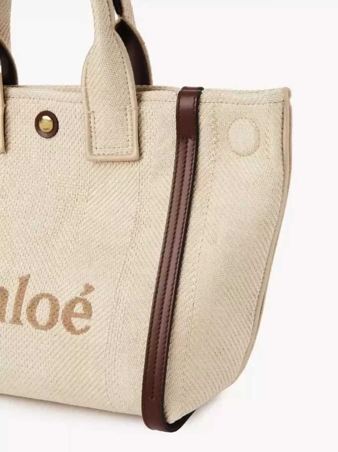 Bolso tote pequeño Chloé Carry en fibras efecto rafia