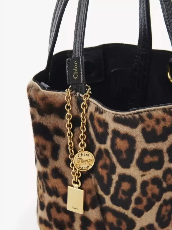 Bolso tote pequeño Chloé Spin de piel de oveja con estampado de leopardo