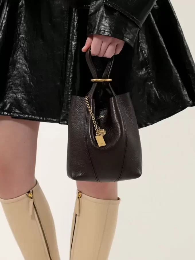 Bolso tote pequeño Chloé Spin de piel granulada Bolso tote pequeño Chloé Spin de piel granulada