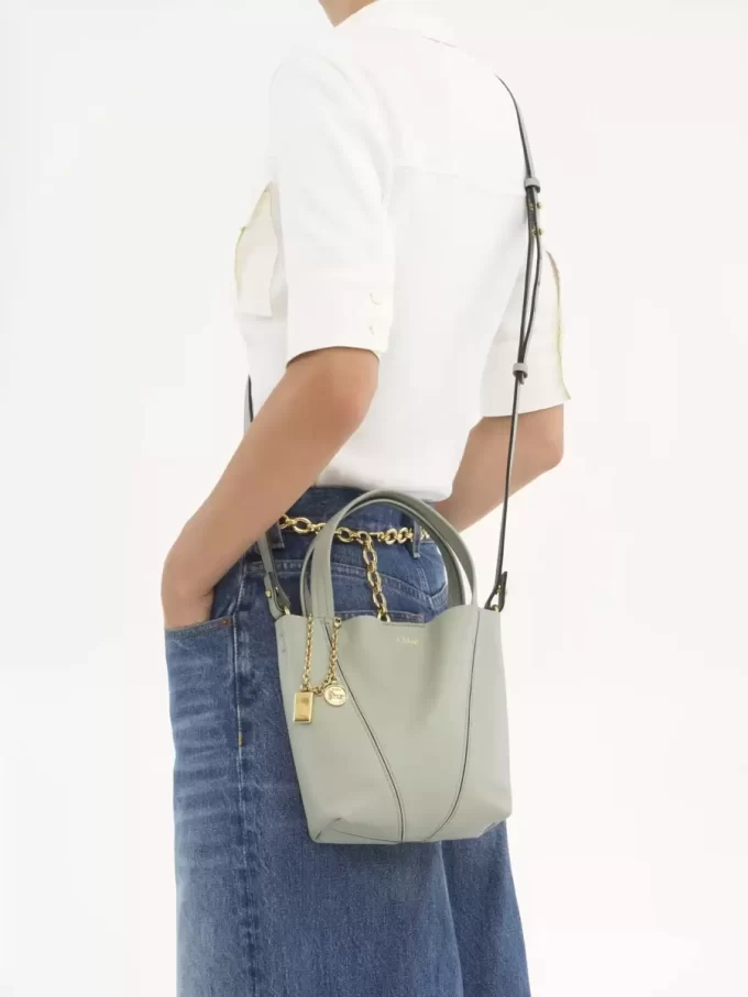 Bolso tote pequeño Chloé Spin de piel granulada