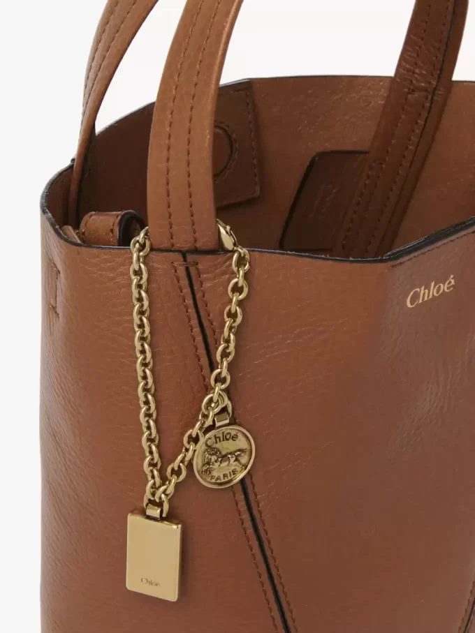 Bolso tote pequeño Chloé Spin de piel granulada Bolso tote pequeño Chloé Spin de piel granulada