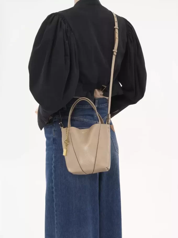 Bolso tote pequeño Chloé Spin de piel granulada Bolso tote pequeño Chloé Spin de piel granulada