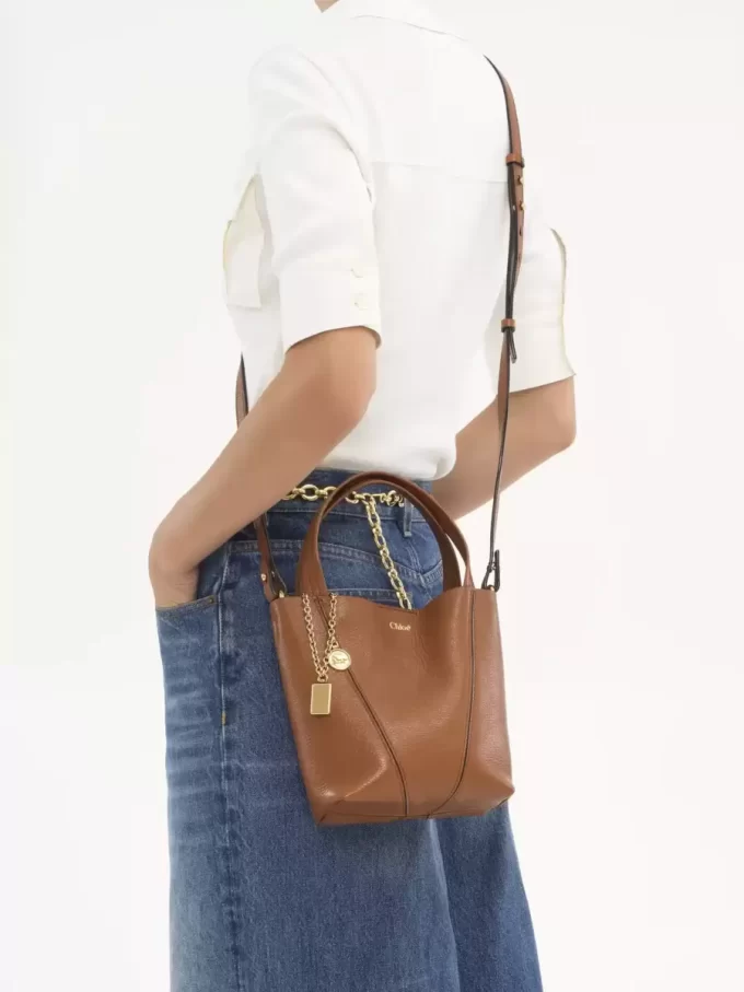Bolso tote pequeño Chloé Spin de piel granulada Bolso tote pequeño Chloé Spin de piel granulada
