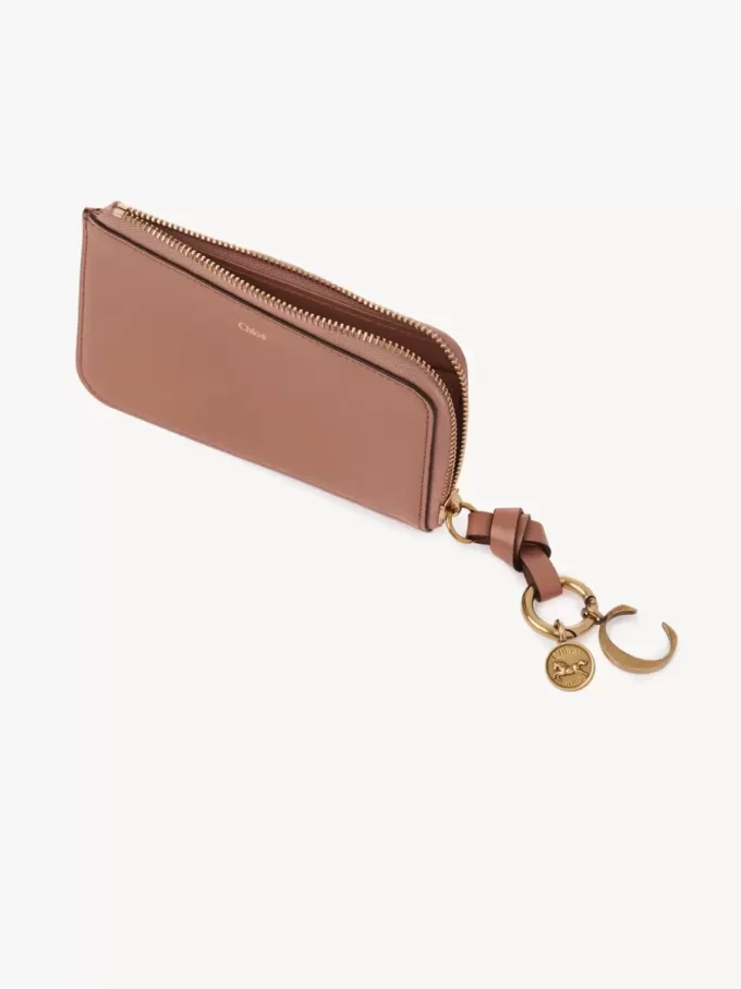 Cartera con alfabeto en piel brillante Cartera con alfabeto en piel brillante