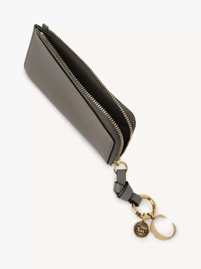 Cartera con alfabeto en piel brillante Cartera con alfabeto en piel brillante
