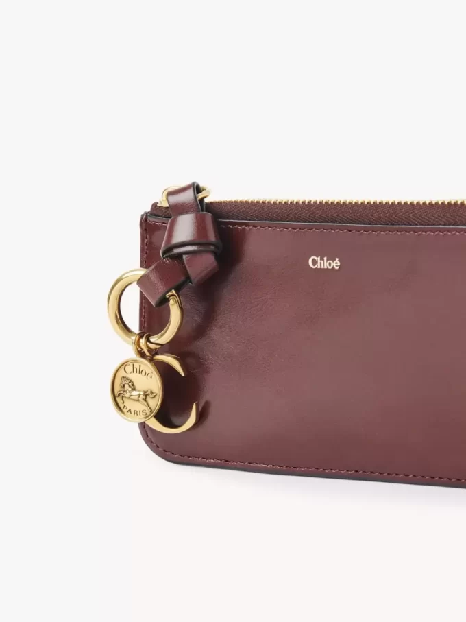 Cartera con alfabeto en piel brillante Cartera con alfabeto en piel brillante