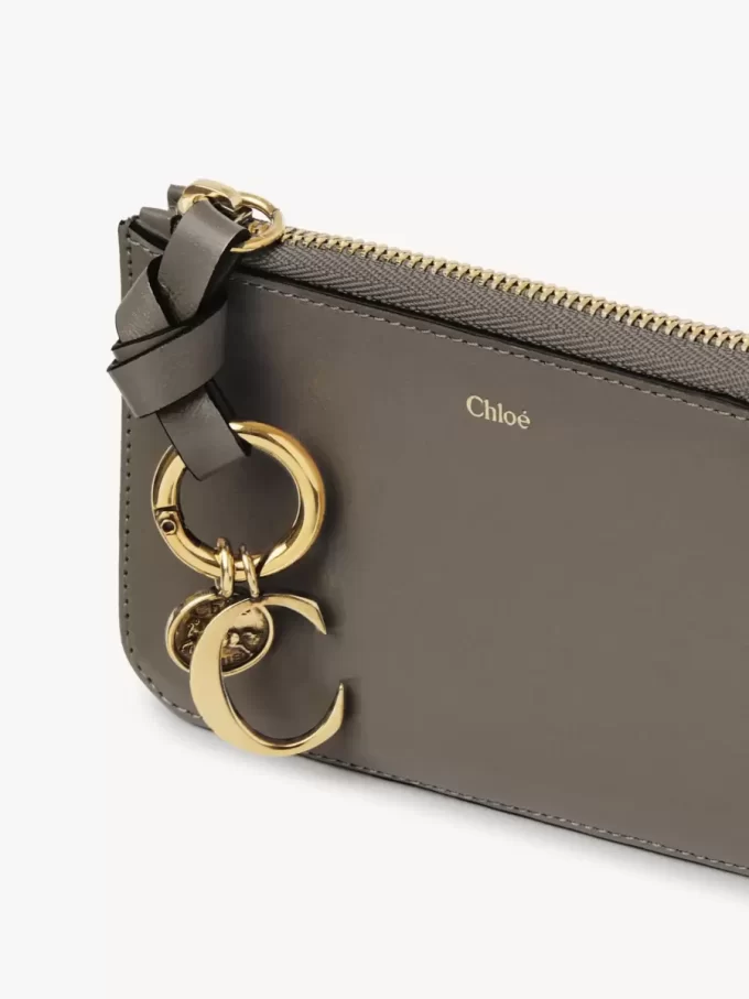 Cartera con alfabeto en piel brillante Cartera con alfabeto en piel brillante