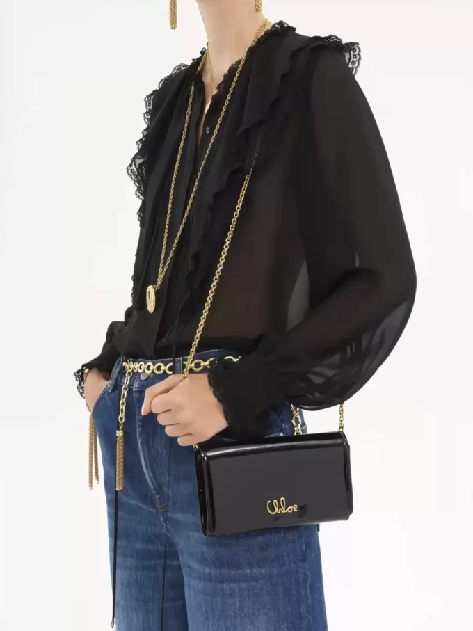 Cartera con solapa y cadena Chloé Iconic en charol