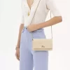 Cartera con solapa y cadena Chloé Iconic en fibras efecto rafia