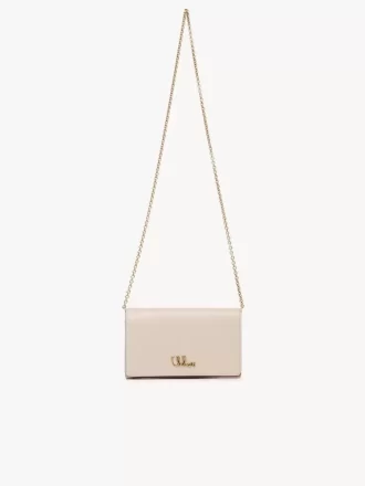 Cartera con solapa y cadena Chloé Iconic en piel brillante