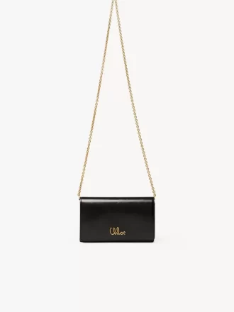 Cartera con solapa y cadena Chloé Iconic en piel brillante