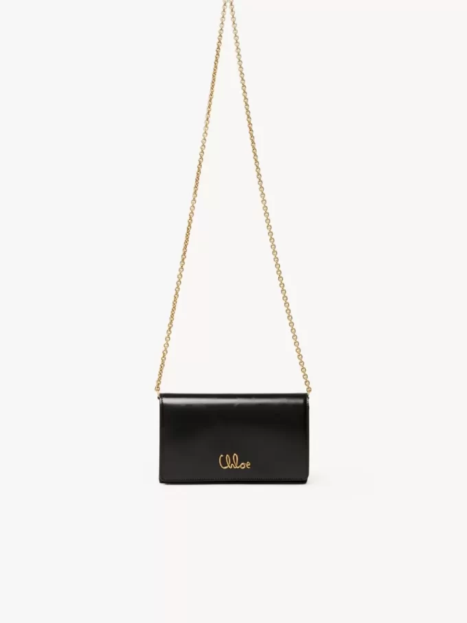 Cartera con solapa y cadena Chloé Iconic en piel brillante