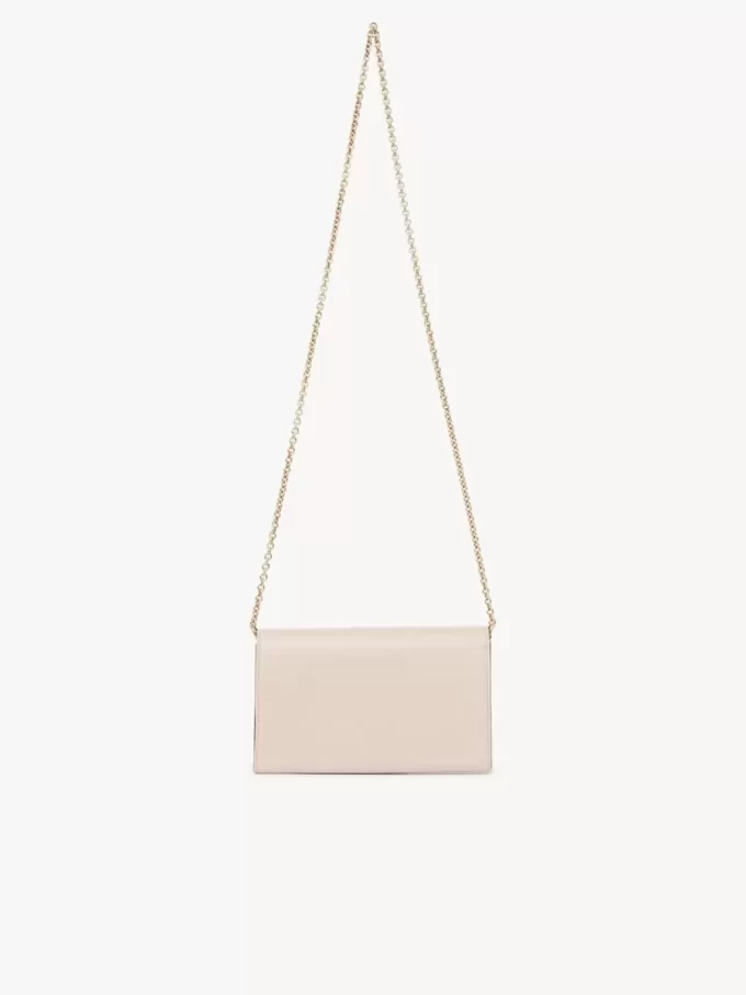 Cartera con solapa y cadena Chloé Iconic en piel brillante