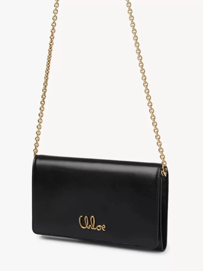 Cartera con solapa y cadena Chloé Iconic en piel brillante