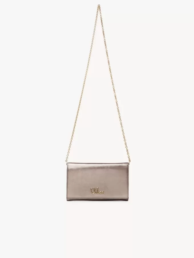 Cartera con solapa y cadena Chloé Iconic en piel metalizada