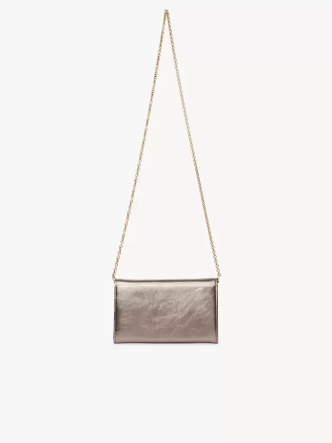 Cartera con solapa y cadena Chloé Iconic en piel metalizada