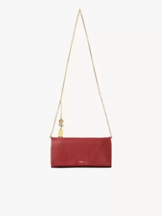 Cartera con solapa y cadena Chloé Spin en piel granulada