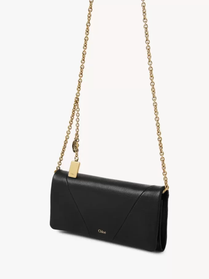Cartera con solapa y cadena Chloé Spin en piel granulada