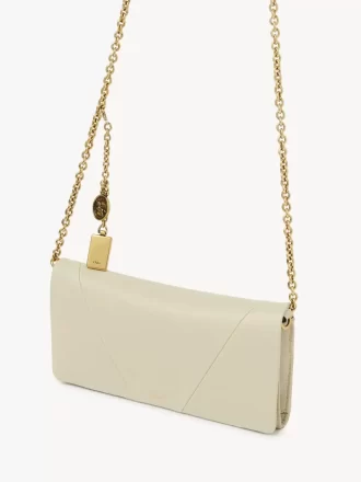 Cartera con solapa y cadena Chloé Spin en piel granulada