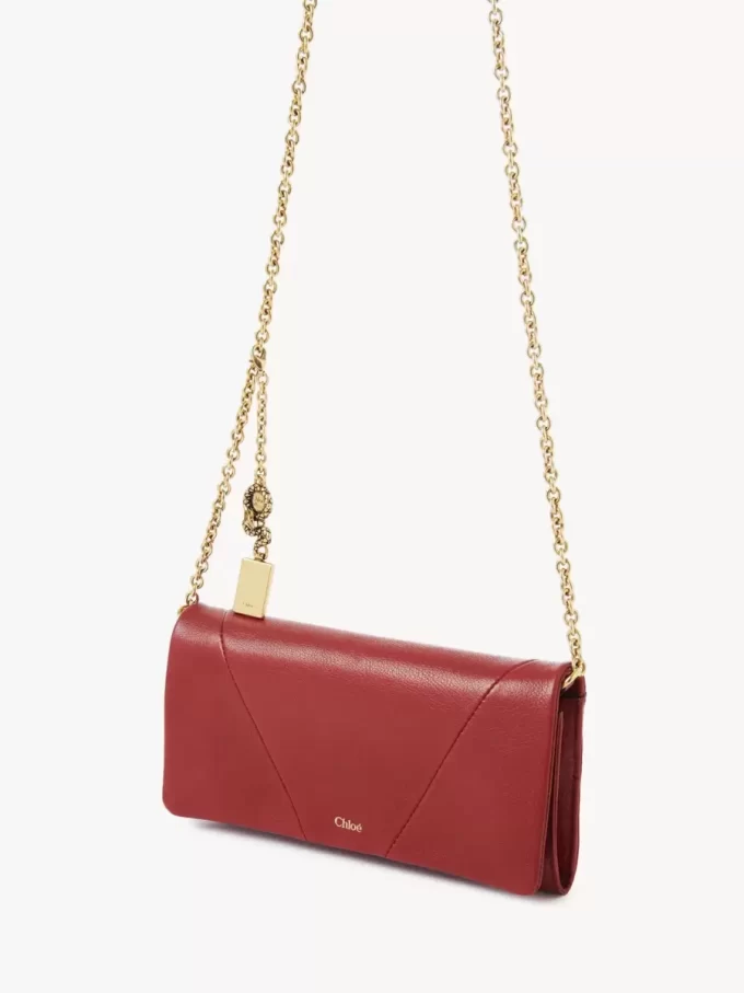 Cartera con solapa y cadena Chloé Spin en piel granulada