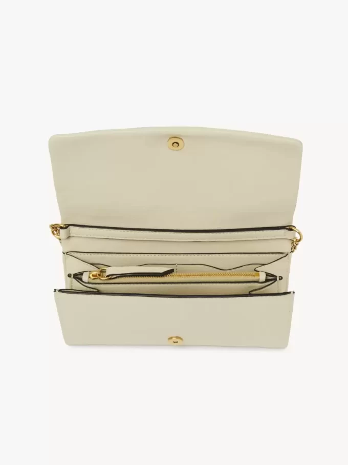 Cartera con solapa y cadena Chloé Spin en piel granulada