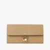 Cartera larga con solapa Chloé Charms en piel granulada