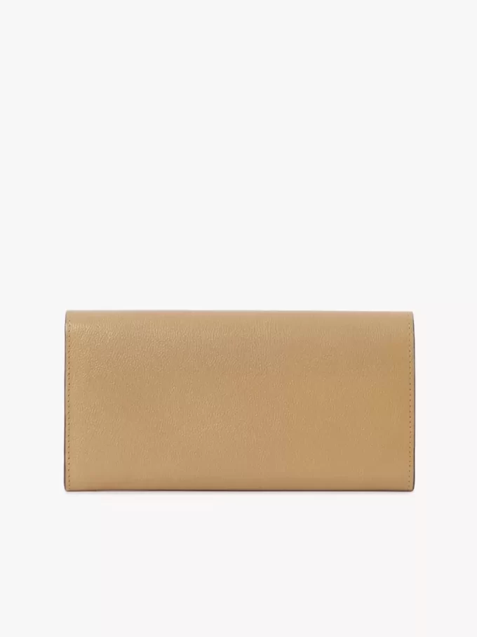 Cartera larga con solapa Chloé Charms en piel granulada