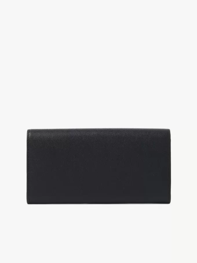 Cartera larga con solapa Chloé Charms en piel granulada
