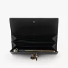 Cartera larga con solapa Chloé Charms en piel granulada