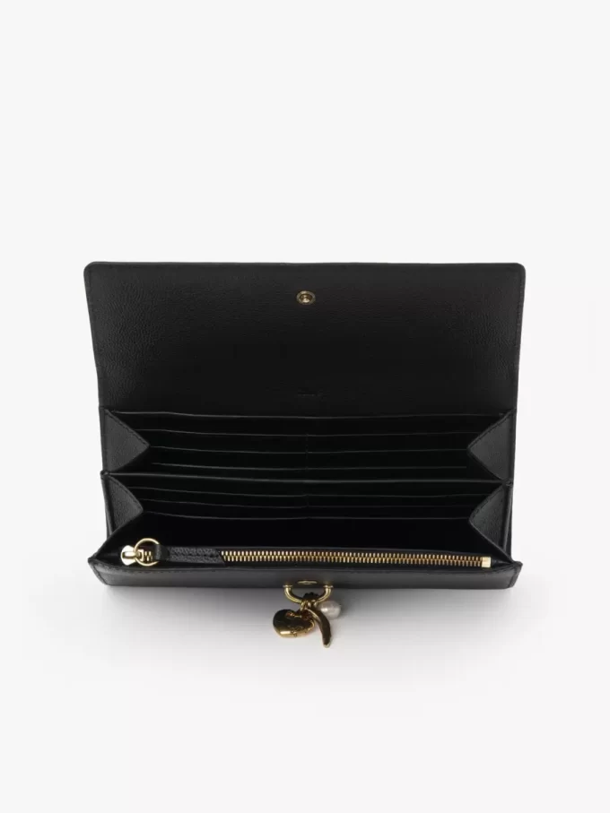 Cartera larga con solapa Chloé Charms en piel granulada