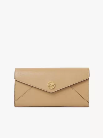 Cartera larga tipo sobre con solapa en piel granulada