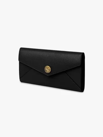 Cartera larga tipo sobre con solapa en piel granulada