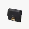 Cartera pequeña Chloé Charms de tres pliegues en piel granulada