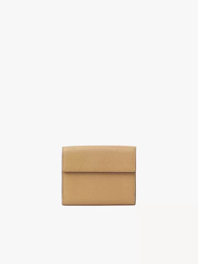 Cartera pequeña Chloé Charms de tres pliegues en piel granulada