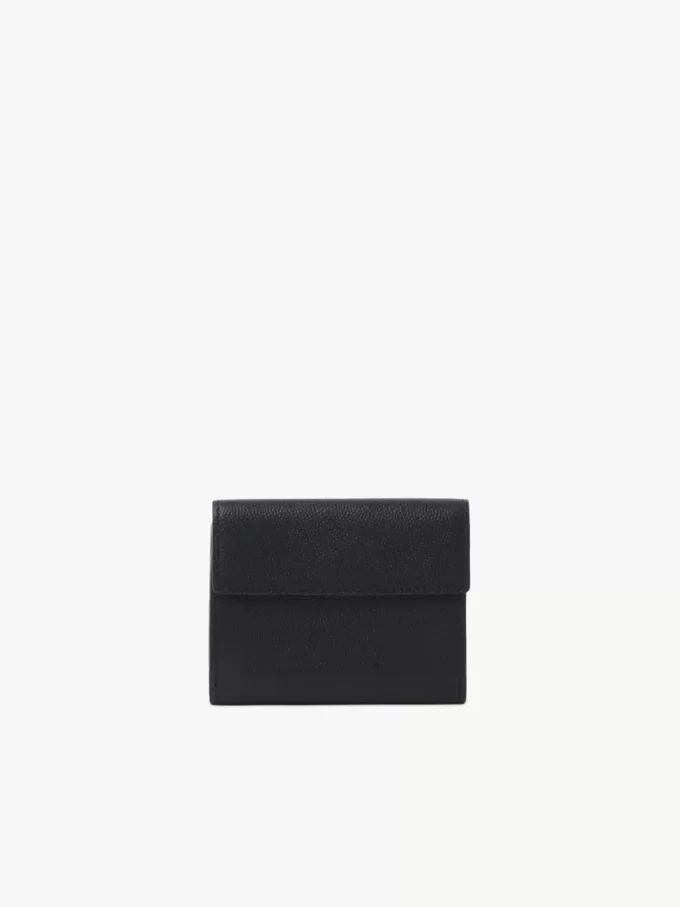 Cartera pequeña Chloé Charms de tres pliegues en piel granulada