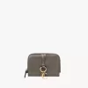 Cartera plegable con alfabeto en piel brillante Cartera plegable con alfabeto en piel brillante