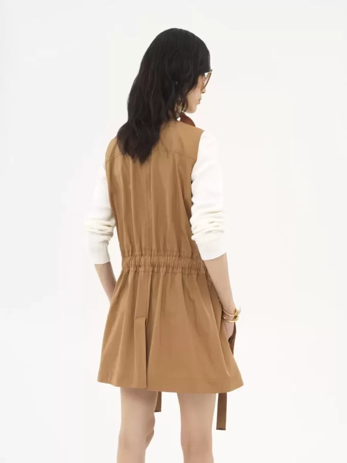 Chaleco utilitario en gabardina ligera de algodón Chaleco utilitario en gabardina ligera de algodón