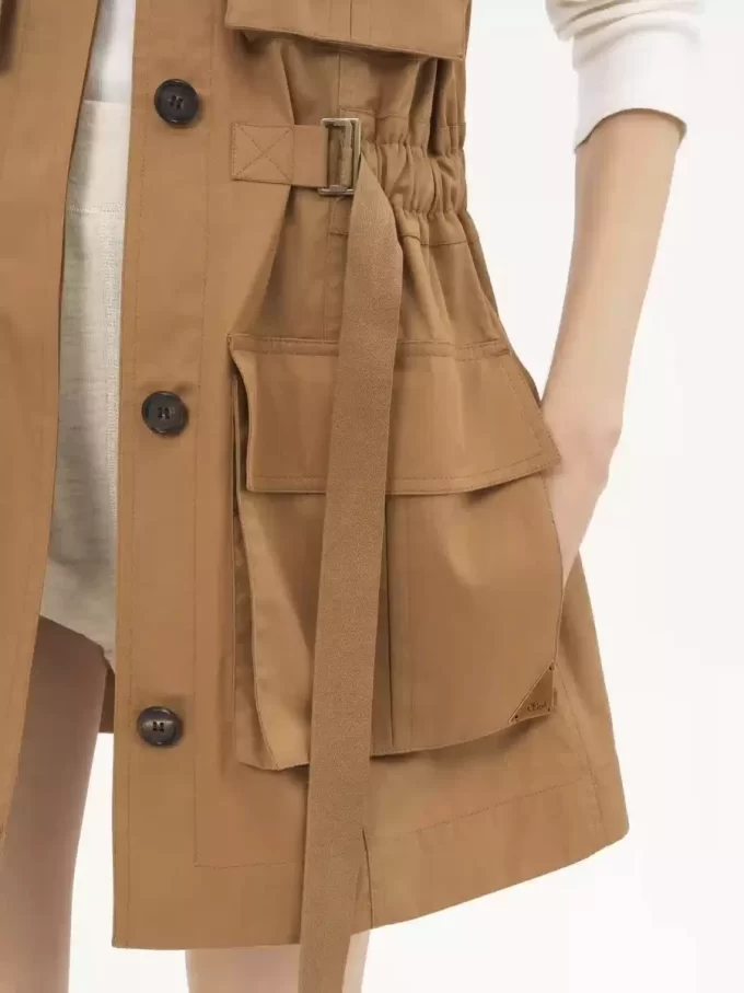 Chaleco utilitario en gabardina ligera de algodón Chaleco utilitario en gabardina ligera de algodón