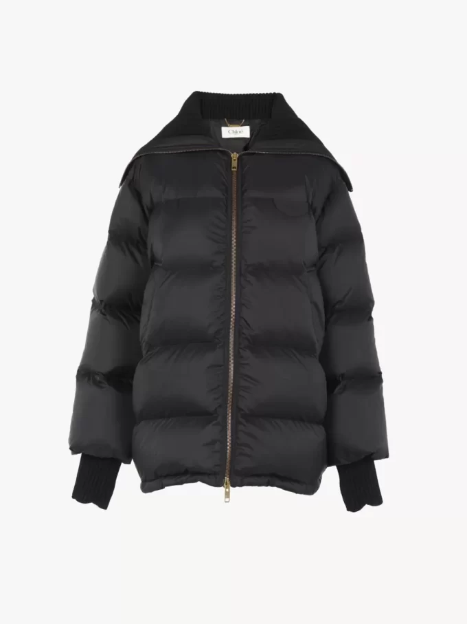 Chaqueta acolchada de cuello alto en nailon brillante